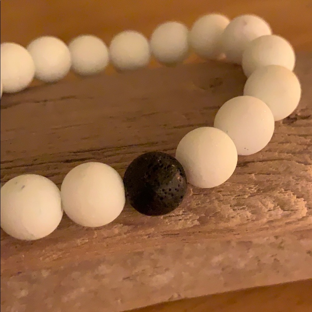Essential oil diffuser bracelet